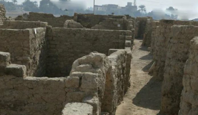 মিসরে ৩ হাজার বছরের প্রাচীন ‘স্বর্ণ শহর’ আবিষ্কার