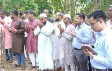 সাংবাদিক তুরাবের কবর জিয়ারতে সিলেটের জেলা প্রশাসক