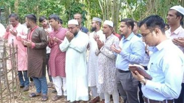 সাংবাদিক তুরাবের কবর জিয়ারতে সিলেটের জেলা প্রশাসক