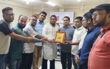 সাংবাদিক মুশফিকুল ফজল আনসারীর সাথে অনলাইন প্রেসক্লাবের মতবিনিময় ও সৌজন্য সাক্ষাৎ