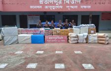 ৪৮ বিজিবির অভিযানে বিপুল পরিমাণ ভারতীয় চোরাচালানী মালামাল আটক
