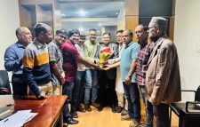 এম সি কলেজ এইচএসসি’৯৪ এর কার্যকরী কমিটির সভা অনুষ্ঠিত:সাংবাদিক গোলজার ও ব্যবসায়ী মণিকে ফুলেল শুভেচ্ছা