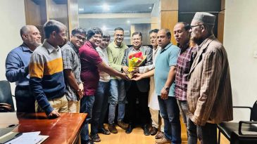 এম সি কলেজ এইচএসসি’৯৪ এর কার্যকরী কমিটির সভা অনুষ্ঠিত:সাংবাদিক গোলজার ও ব্যবসায়ী মণিকে ফুলেল শুভেচ্ছা