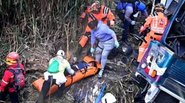 গুয়াতেমালায় বাস খাদে পড়ে নিহত ৫১