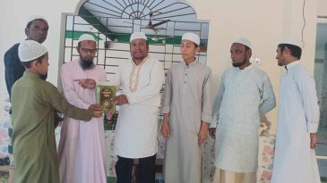 নাদিয়া শিক্ষার্থীদের মধ্যে মহাগ্রন্থ আল-কোরআন বিতরণ