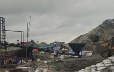 জাফলংয়ে অবৈধ বালু উত্তোলন: পরিবেশ ধ্বংসের অভিযোগ