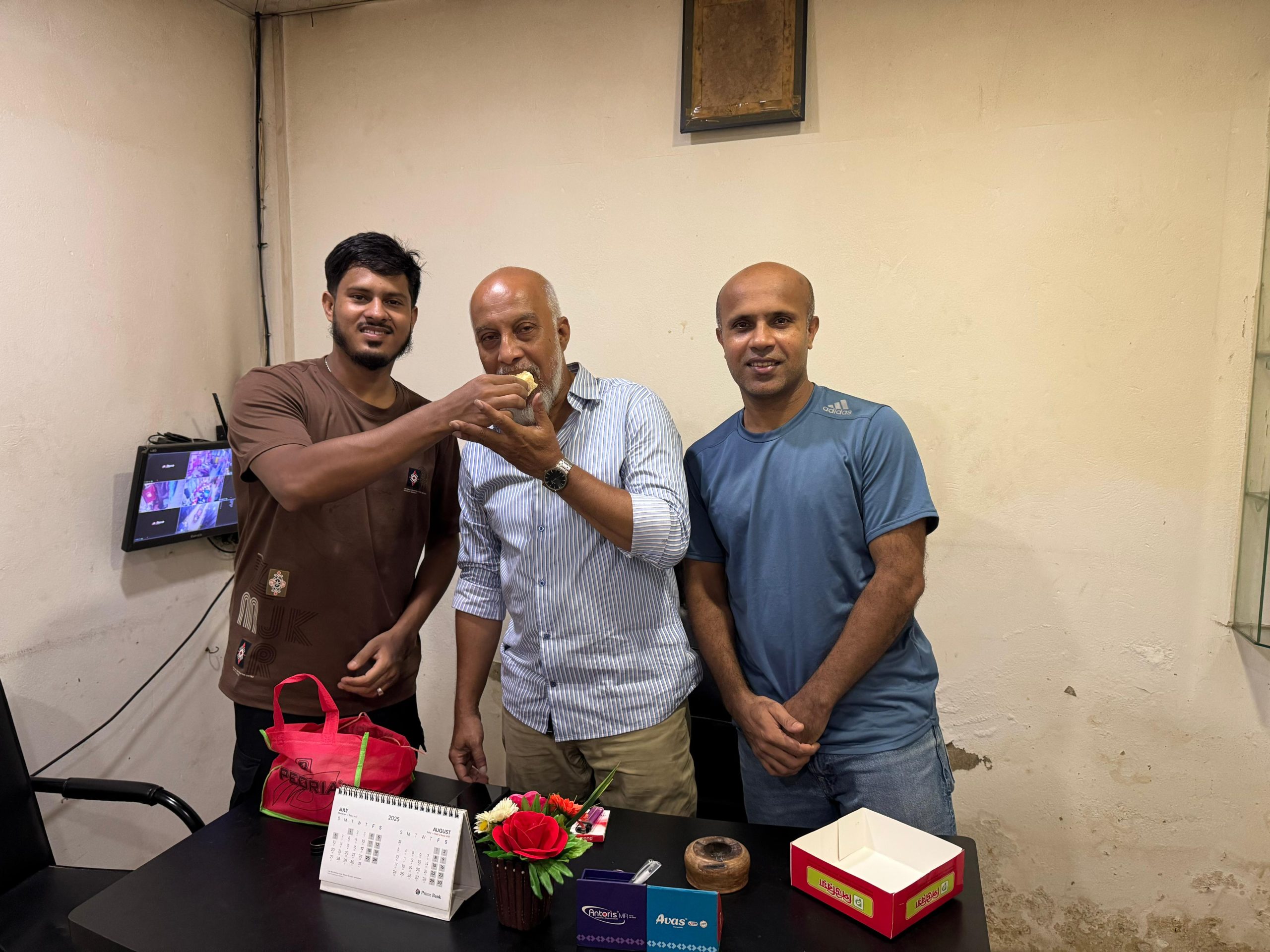৩৯ তম জাতীয় ব‍্যাডমিন্টন টুর্নামেন্টে চ‍্যাম্পিয়ন হওয়ায়  মিষ্টি মুখ
