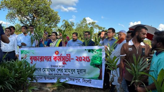 জৈন্তাপুরে ১০,০০০ বৃক্ষ রোপনের মাধ্যমে বৃক্ষরোপন অভিযান এর উদ্বোধন করলেন জেলা প্রশাসক, সিলেট