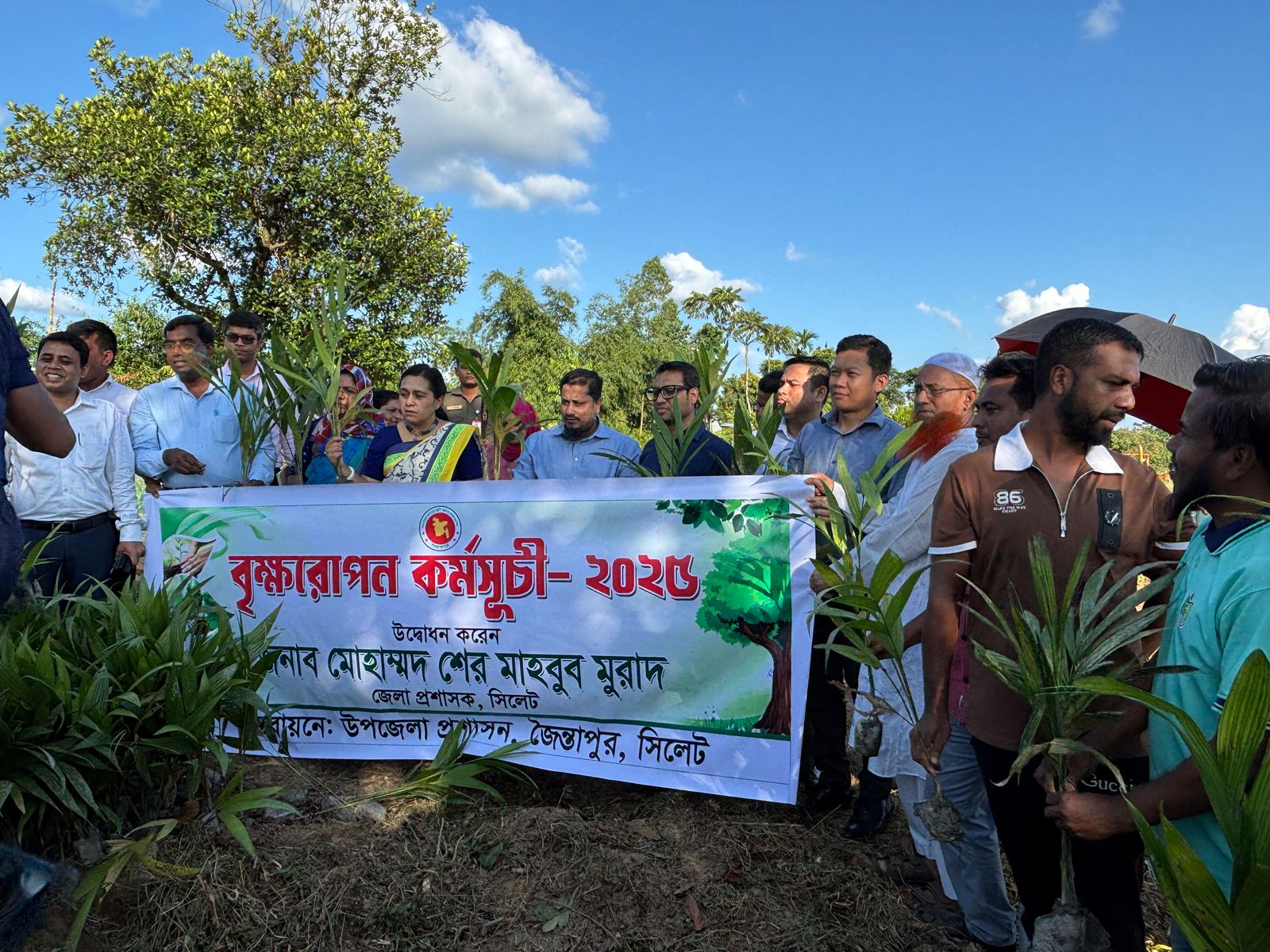 জৈন্তাপুরে ১০,০০০ বৃক্ষ রোপনের মাধ্যমে বৃক্ষরোপন অভিযান এর উদ্বোধন করলেন জেলা প্রশাসক, সিলেট