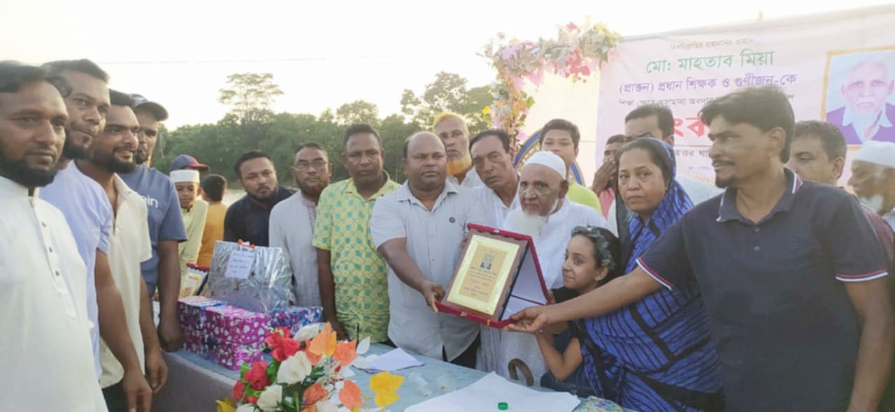 ঘাসিটুলা সরকারি প্রাথমিক বিদ‍্যালয়ের প্রাক্তন প্রধান শিক্ষককে সংবর্ধনা প্রদান