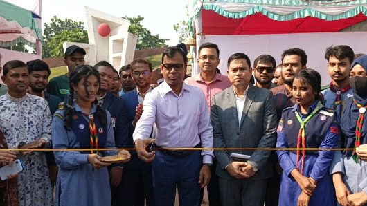 “প্লাস্টিকের বিকল্প পণ্য ব্যবহার করার সংস্কৃতি সমাজে চালু করতে হবে”-জেলা প্রশাসক