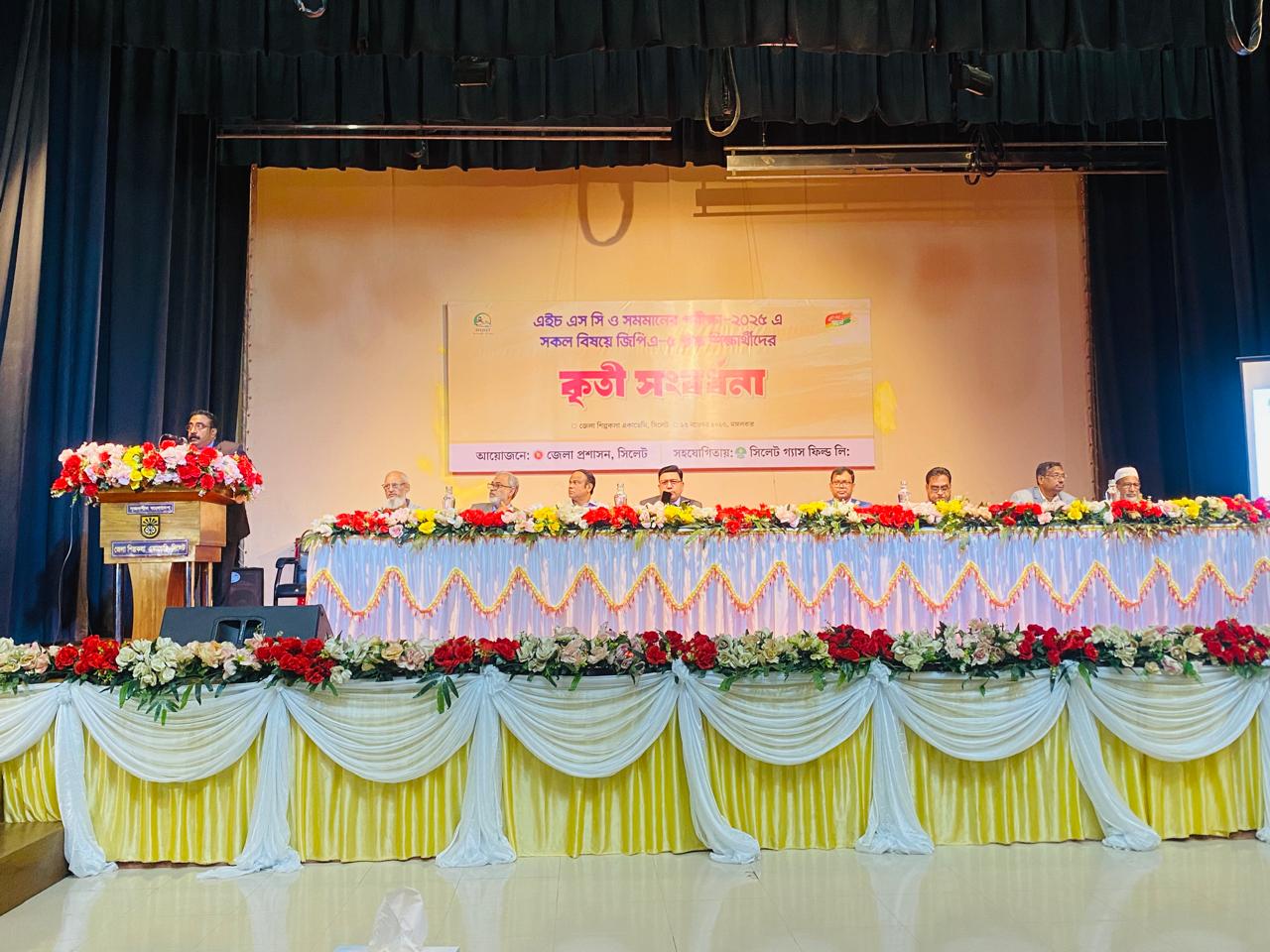 রাষ্ট্র ও সমাজের নেতৃত্বে মেধাবীদের এগিয়ে আসতে হবে -বিভাগীয় কমিশনার