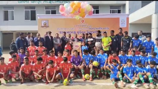 ফুটবল একটি গতিশীল খেলা : বিভাগীয় কমিশনার