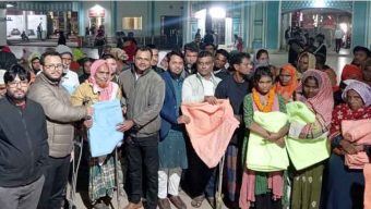আকরাম হেইচসি ফাউন্ডেশনের উদ্যোগে শীতার্ত মানুষের মাঝে কম্বল বিতরণ