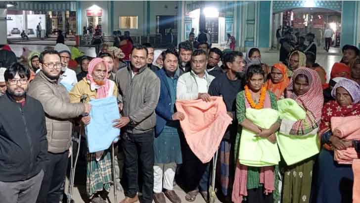 আকরাম হেইচসি ফাউন্ডেশনের উদ্যোগে শীতার্ত মানুষের মাঝে কম্বল বিতরণ