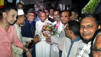 মন্ত্রী আরিফুল হক চৌধুরীকে শিক্ষক সমিতি সিলেট জেলার ফুলেল শুভেচ্ছা