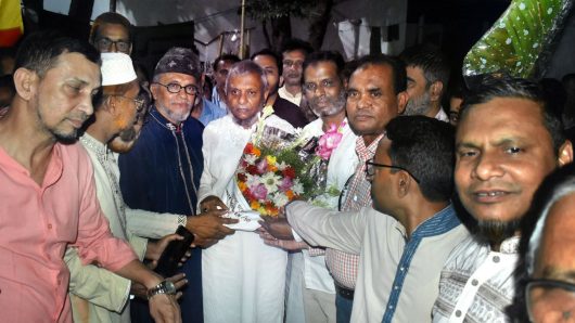 মন্ত্রী আরিফুল হক চৌধুরীকে শিক্ষক সমিতি সিলেট জেলার ফুলেল শুভেচ্ছা